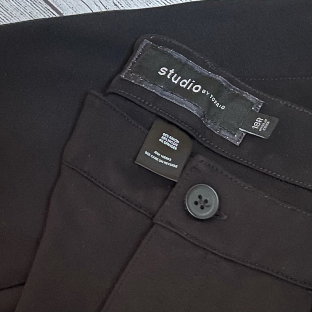 Torrid Ponte skinny pants - Picture 2 of 6